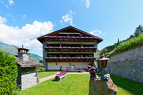 Haus Akropolis. Ansicht mit Garten.